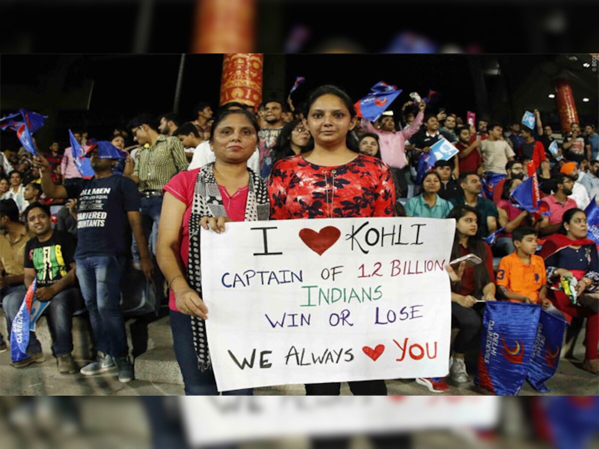 विराट कोहली ने आखिरी मैच में जीता फैंस का दिल (PIC : TWITTER/@dhonikohli_fc)