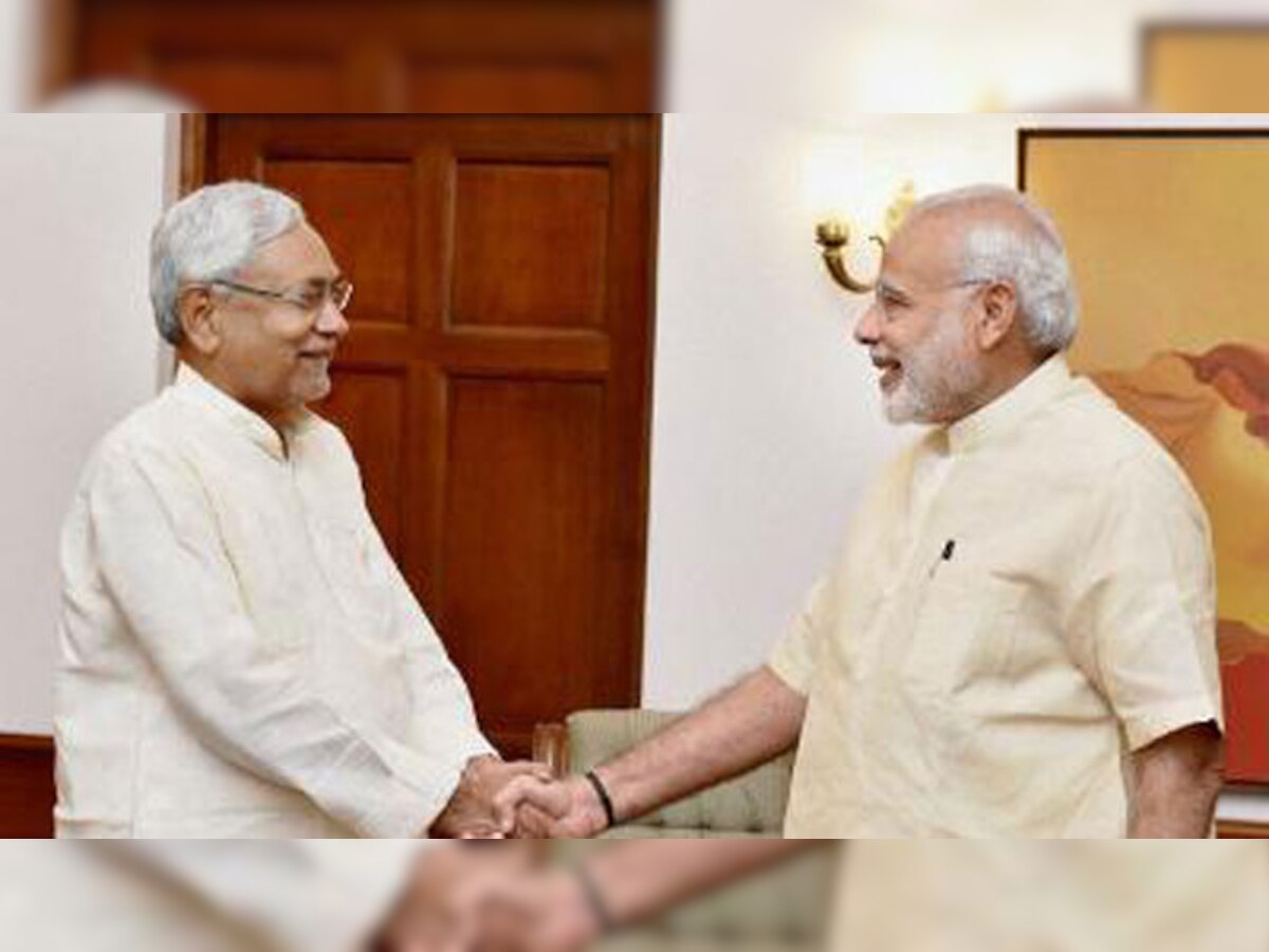 प्रधानमंत्री नरेंद्र मोदी से मुलाकात करते बिहार के मुख्यमंत्री नीतीश कुमार. (ट्विटर फोटो)