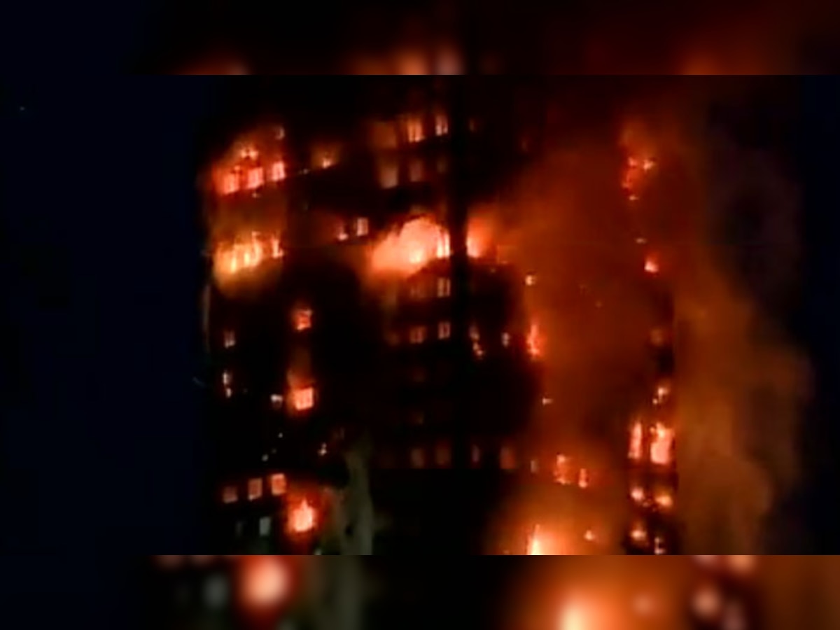 लंदन की बहुमंजिला इमारत में आग, छह लोगों की मौत (फोटोः ANI)