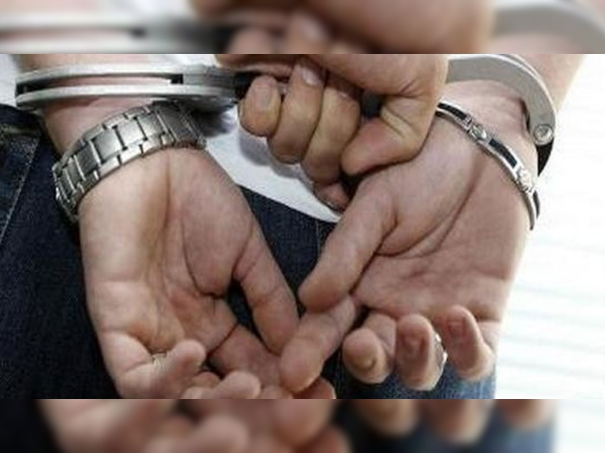 सैलून की आड़ में सेक्स रैकेट चलाने के आरोपों में पुलिस ने दो पुरूषों और 10 महिलाओं समेत 12 लोगों को गिरफ्तार किया है. (प्रतीकात्मक चित्र)