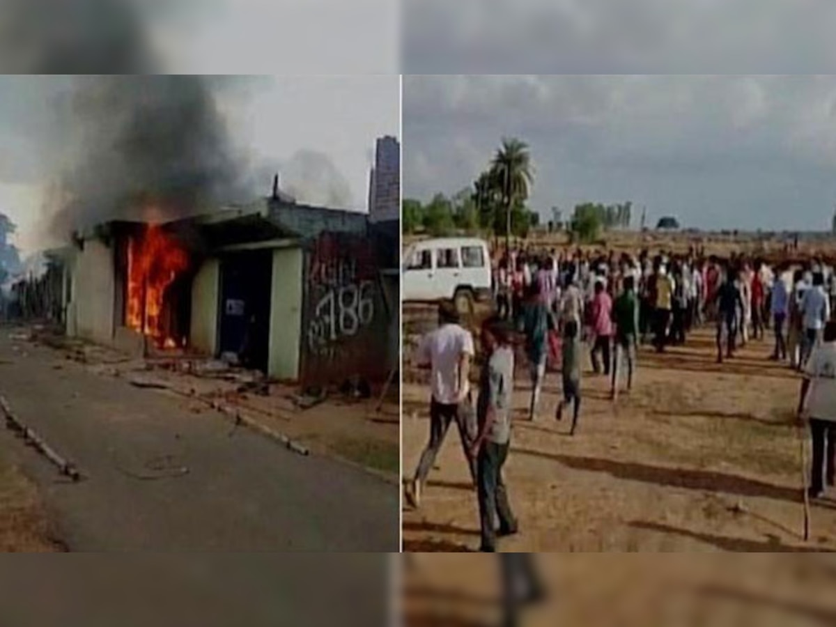 झारखंडः गाय का शव मिलने से भीड़ ने एक व्यक्ति को बुरी तरह पीटा, घर में लगा दी आग (फोटोः एएनआई)