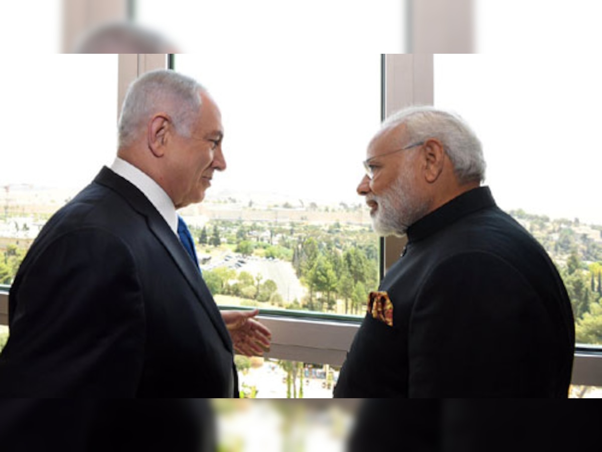 यरूशलम में इज़रायल के प्रधानमंत्री बेंजामिन नेतन्याहू से भेंट करते भारत के प्रधानमंत्री नरेंद्र मोदी. (फोटो : बेंजामिन नेतन्याहू/ट्विटर)