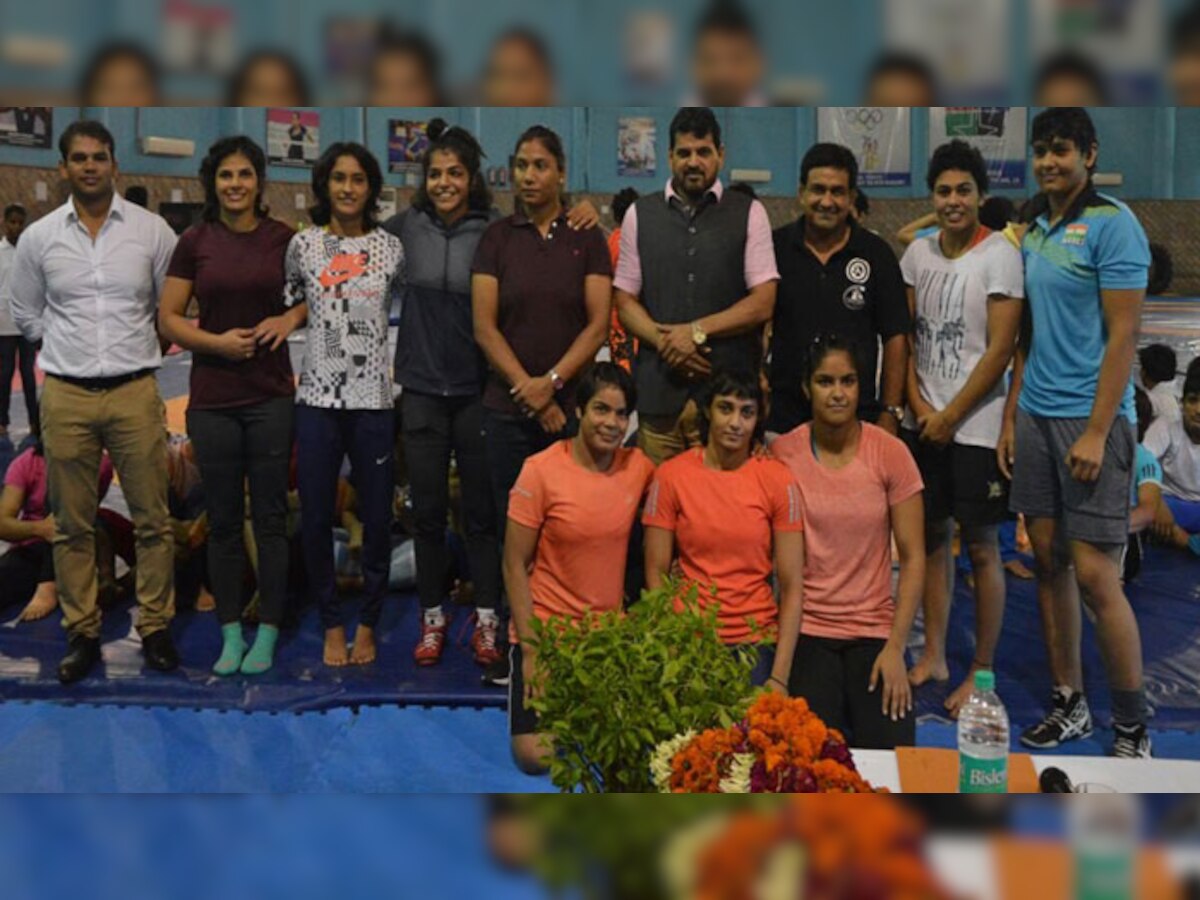 विनेश के अलावा कोई भी फोगाट बहन विश्व चैंपियनशिप में भारतीय टीम का हिस्सा नहीं होगा. (फोटो साभार: ANI)