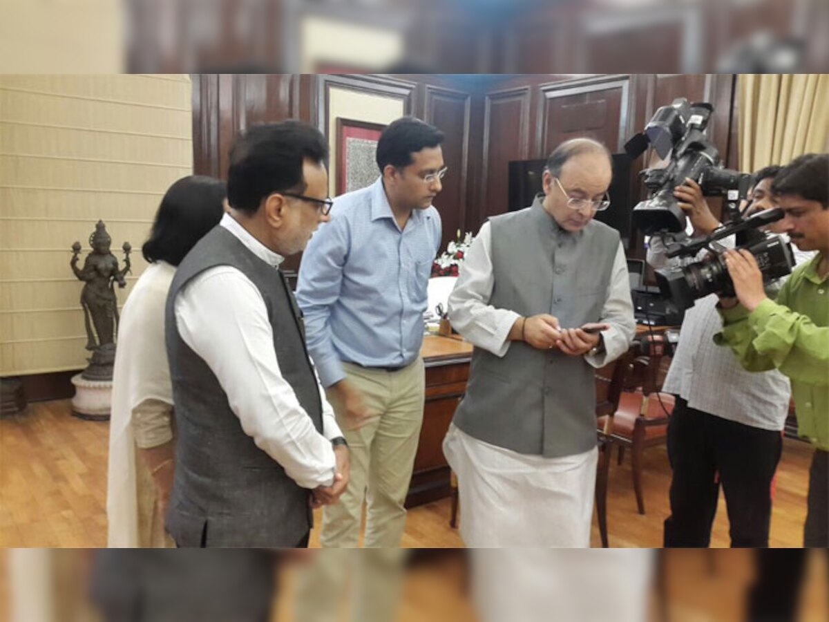 वित्त मंत्री अरुण जेटली ने जीएसटी दरें जांचने के लिए ऐप लॉन्च किया