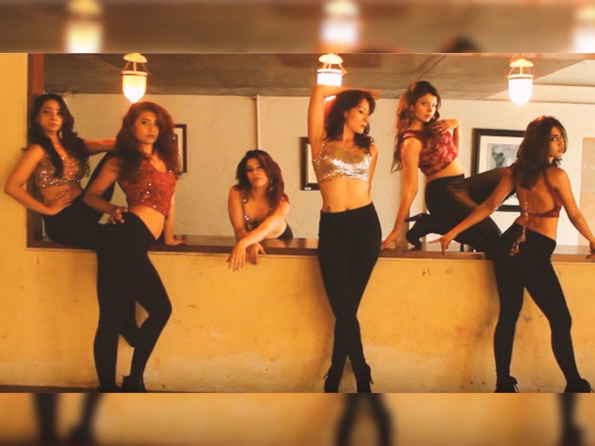 इस वीडियो में कुल 6 लड़कियों ने जबरदस्त डांस किया है (फोटो- यूट्यूब)