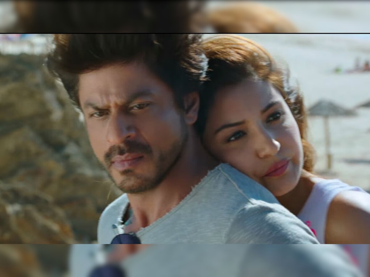 इस फिल्म में शाहरुख खान एक टूअर गाइड और अनुष्का शर्मा गुजराती लड़की के किरदार में हैं.   (फोटो साभार: वीडियोग्रैब) 