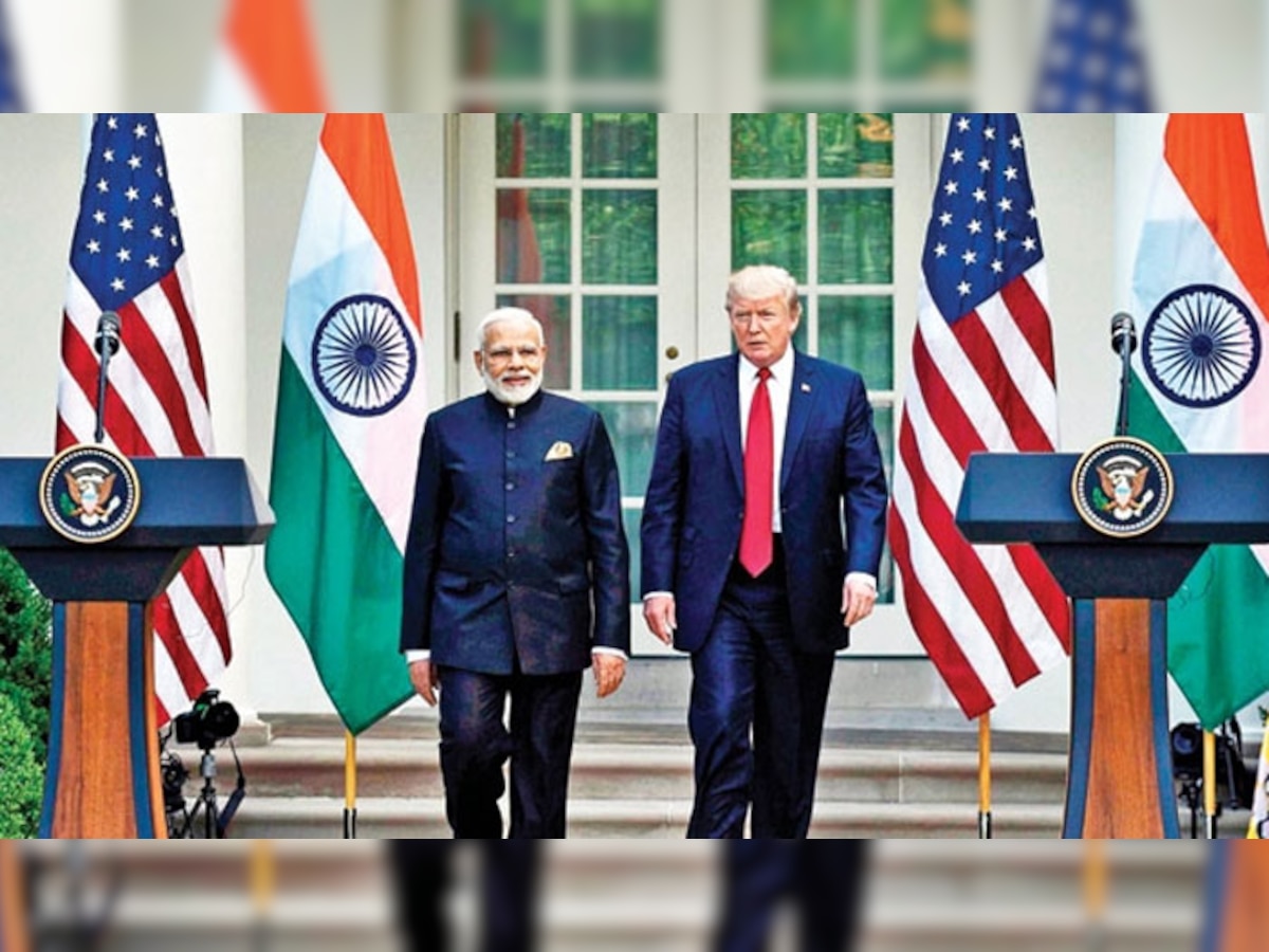 प्रधानमंत्री नरेंद्र मोदी के साथ अमेरिकी राष्ट्रपति डोनाल्ड ट्रंप  (फाइल फोटो) 