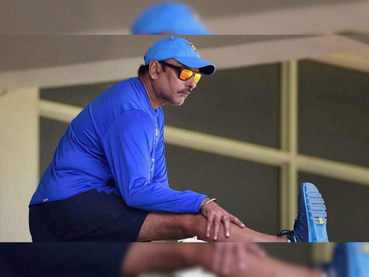 दूसरे वनडे के दौरान रवि शास्त्री काफी चिंतित नजर आए (फाइल फोटो)