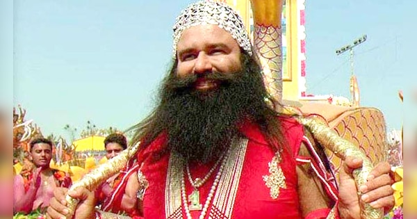 Thease are the journalist who expose the baba gurmit ram rahim rape ...