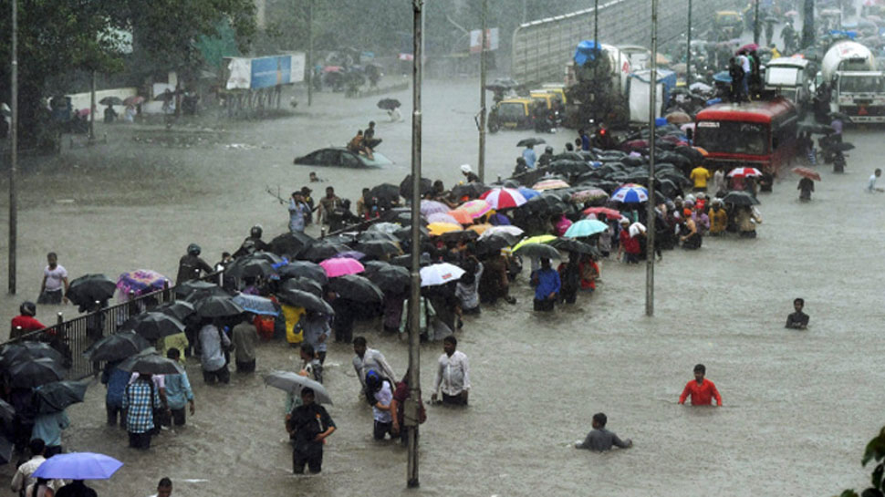 मुंबई में बारिश का कहर : मकान ढहने से दो बच्‍चों समेत 5 की मौत, रेड वार्निंग जारी