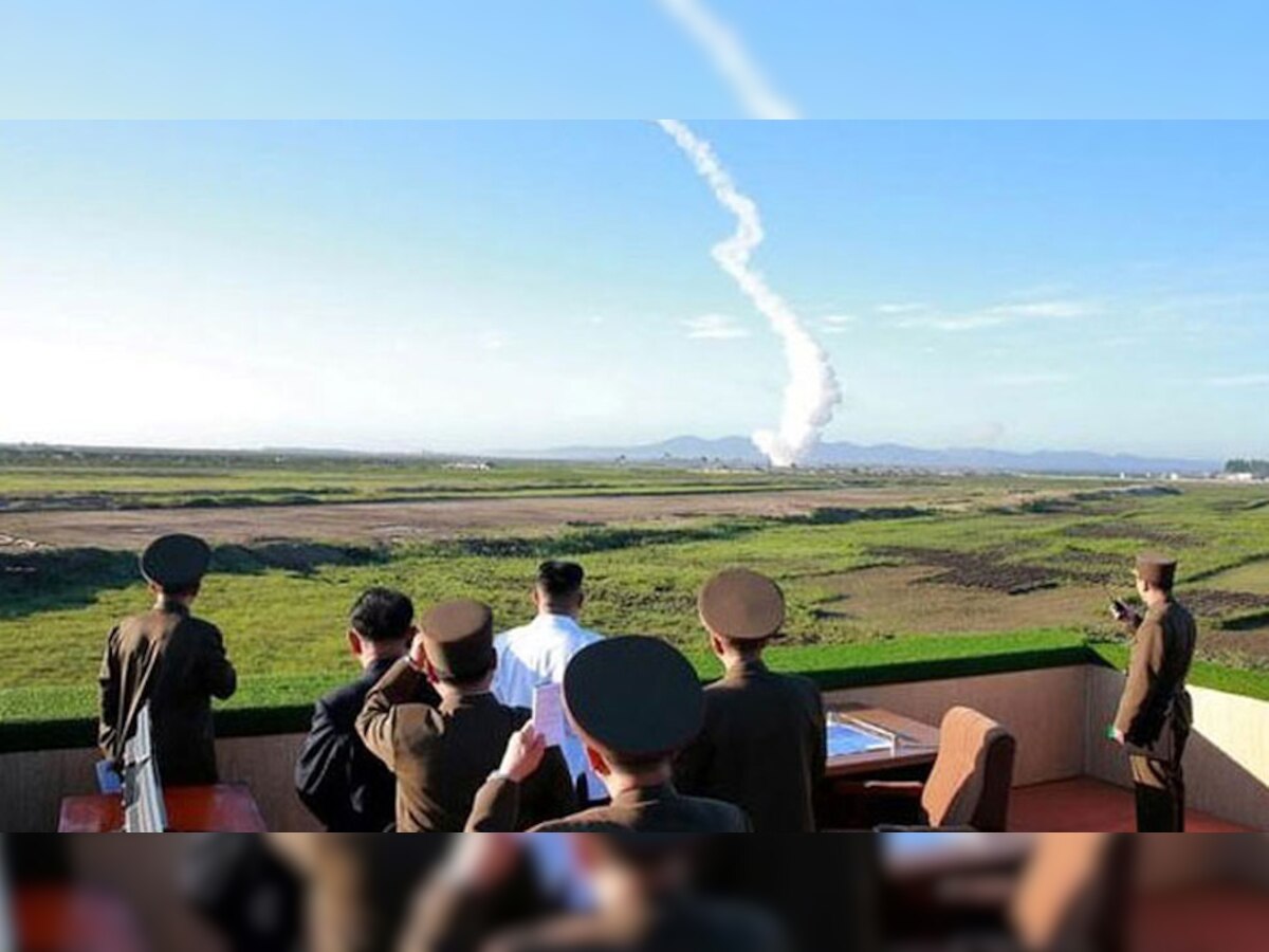 उत्तर कोरिया वर्ष 1998 और 2009 में दो बार जापान के मुख्य भूभाग के ऊपर से रॉकेट भेज चुका है. (फाइल फोटो)