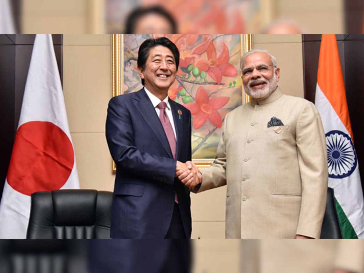 भारत के प्रधानमंत्री नरेंद्र मोदी और जापान के प्रधानमंत्री शिंजो आबे. (फाइल फोटो)