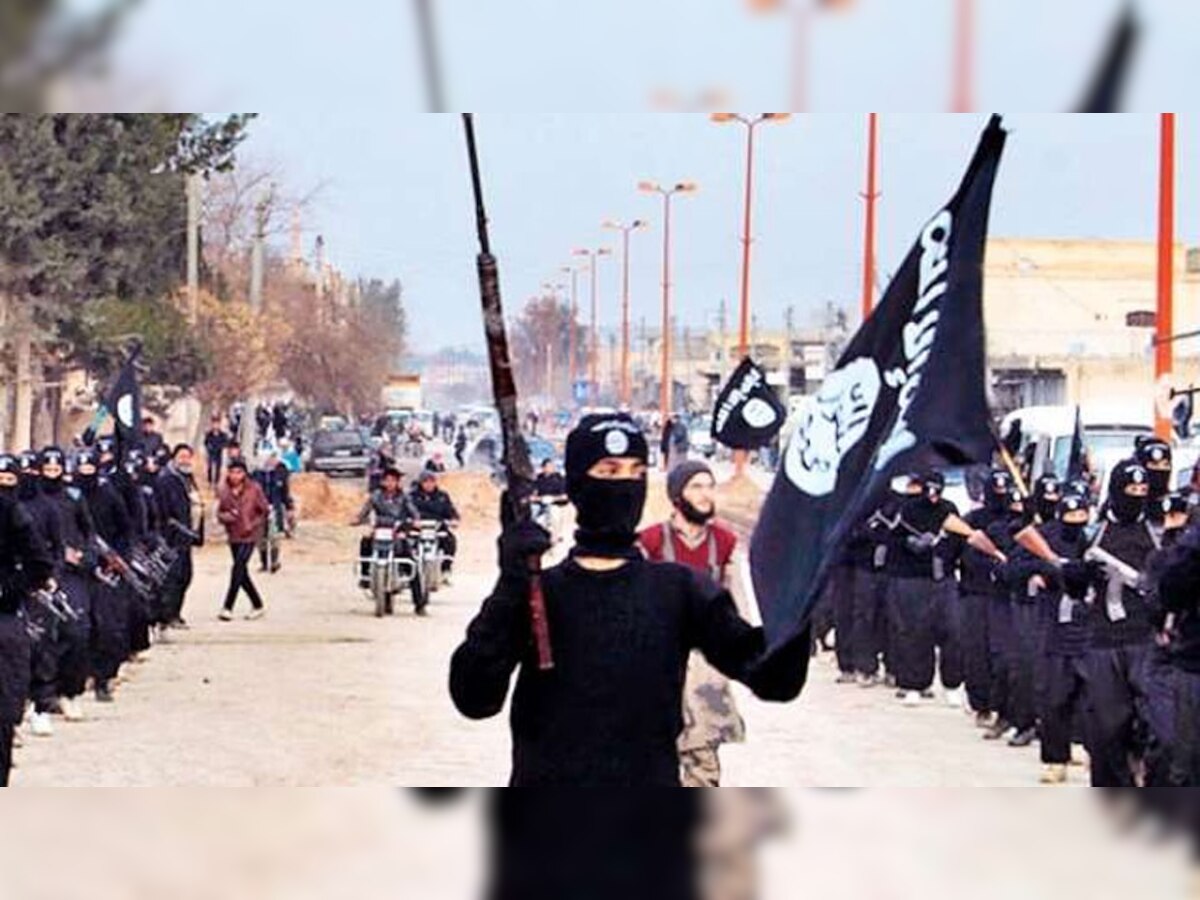 ISIS ने कहा कि कई आत्मघाती हमलावरों ने एक रेस्तरां और एक सुरक्षा चौकी को निशाना बनाया.