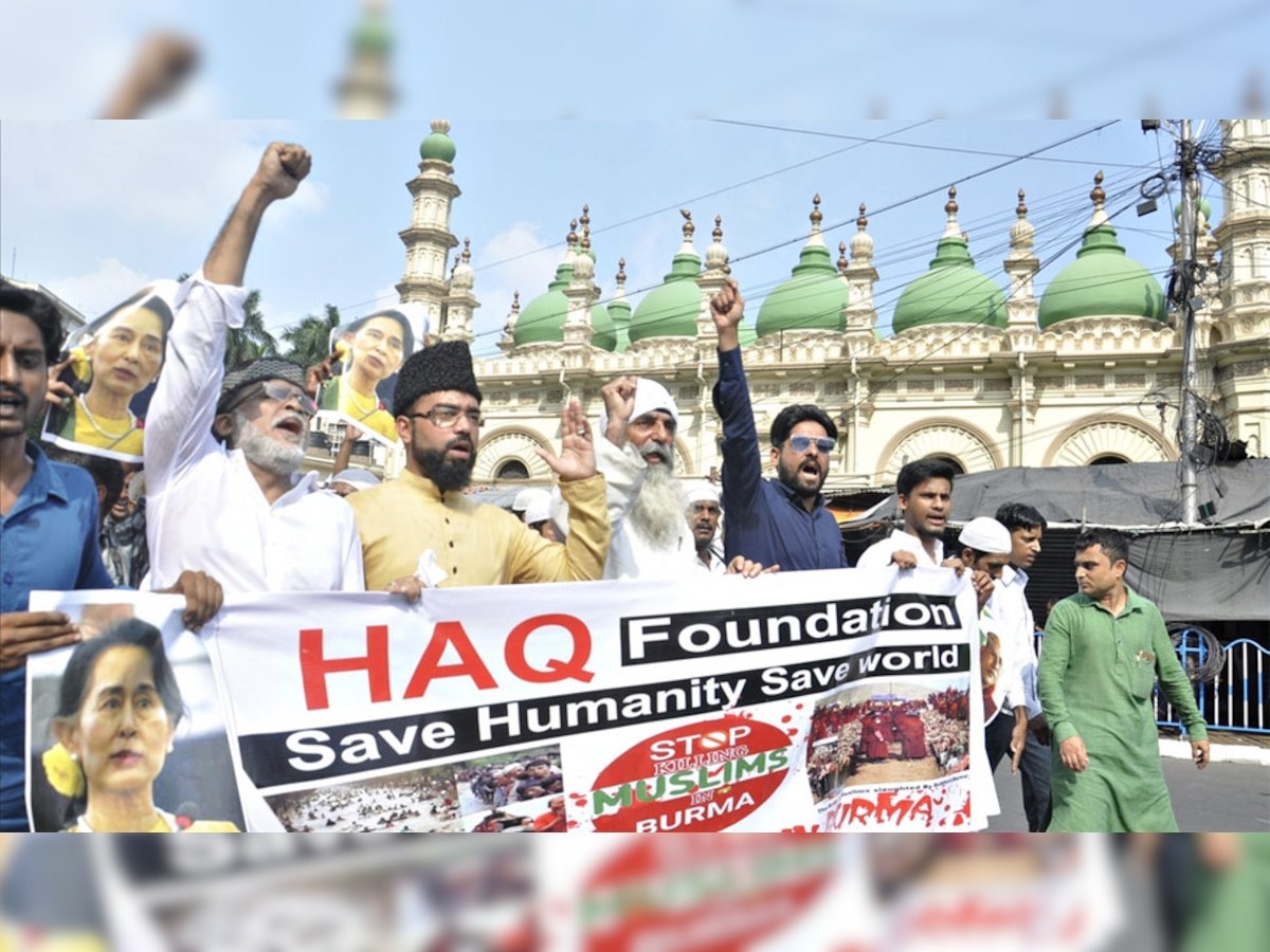 म्यांमार में रोहिंग्या मुस्लिमों की हत्या के खिलाफ कोलकाता में आयोजित एक रैली में शामिल मुस्लिम समुदाय. (IANS/15 Sep, 2017)