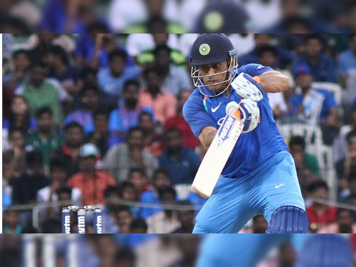 धोनी के इस स्‍कोर से टीम इंडिया सम्‍मानजन स्‍कोर तक पहुंची. (फाेटो आईएएनएस)