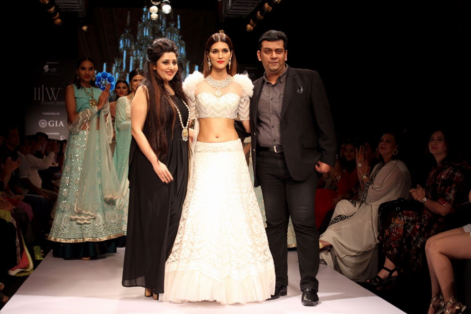 Actress Kriti Sanon along with designer Archana Kocchar during the 7th edition of India International Jewelry Week. Actress Kriti Sanon along with designer Archana Kocchar during the 7th edition of India International Jewelry Week.