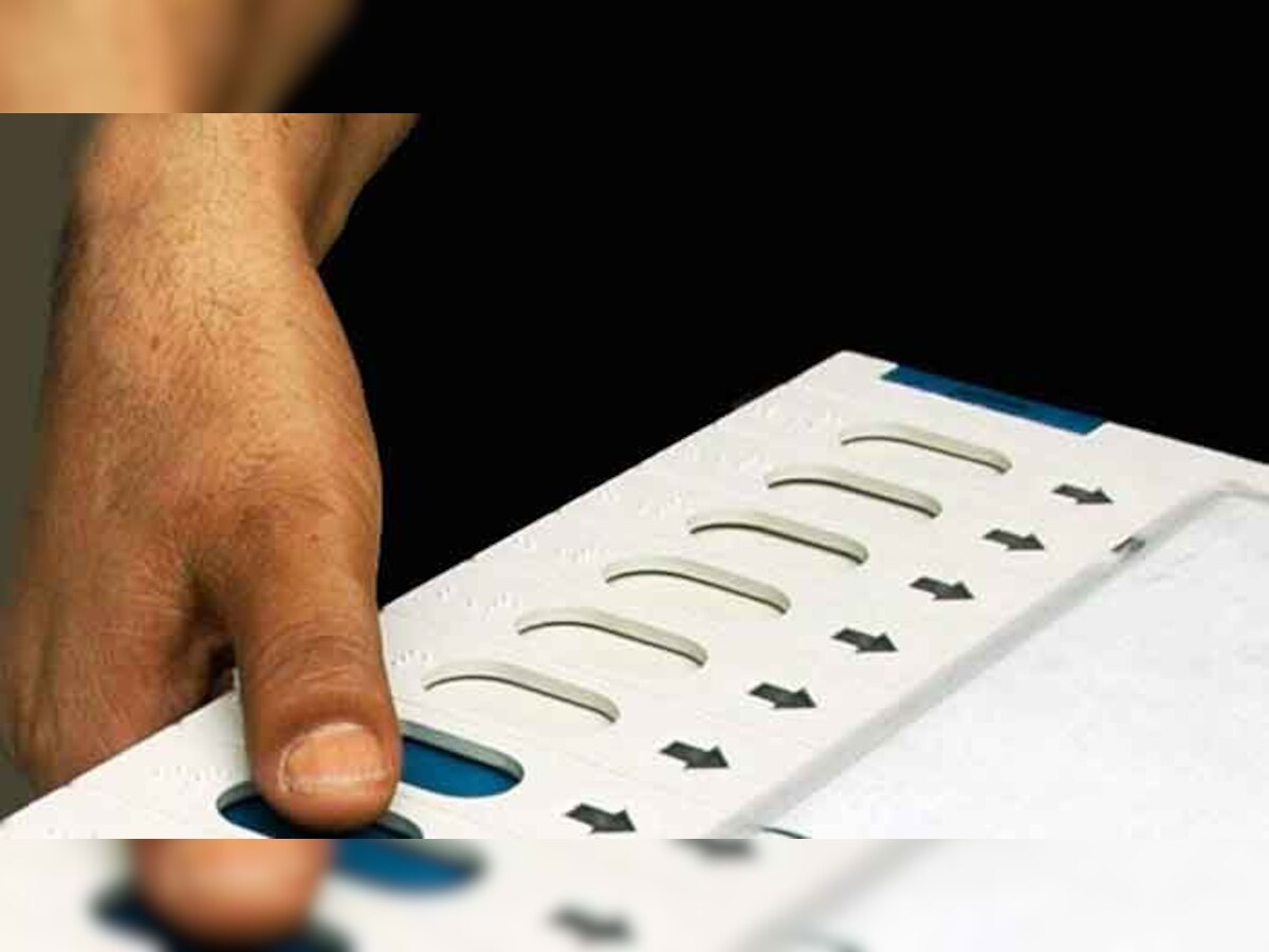 गुजरात में सभी 50 हजार 128 मतदान केंद्रों वीवीपीएटी मशीनों का इस्तेमाल होगा. (FILE)