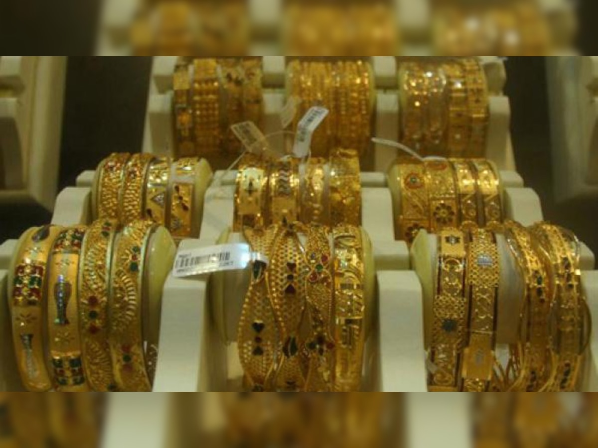 दिल्ली में 99.9 और 99.5 शुद्धता वाले सोने का भाव 225-225 रुपये की गिरावट के साथ क्रमश: 30,375 रुपये और 30,225 रुपये प्रति 10 ग्राम रह गये. (फाइल फोटो)