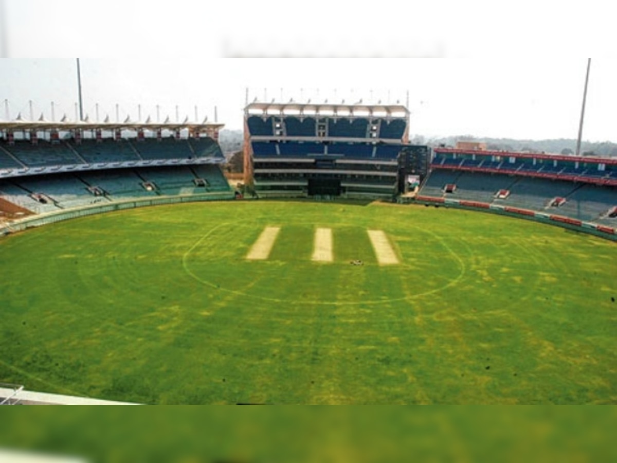पूर्व कप्तान महेंद्र सिंह धोनी के गृहनगर में इस स्टेडियम पर पहला एक दिवसीय अंतरराष्ट्रीय मैच जनवरी 2013 में खेला गया जिसमें भारत ने इंग्लैंड को हराया. (फाइल फोटो)
