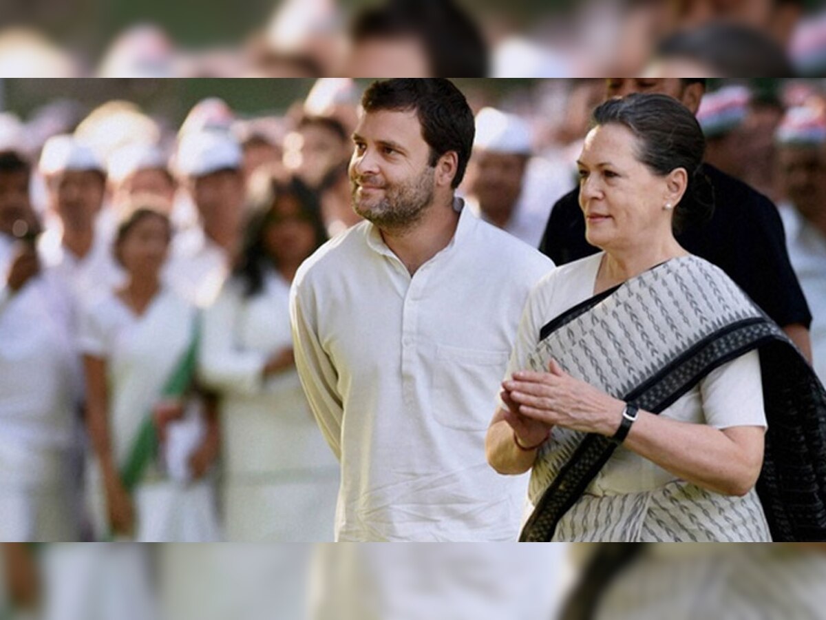 कांग्रेस अध्यक्ष सोनिया गांधी ने कहा कि राहुल की ताजपोशी जल्द की जाएगी...(फाइल फोटो)