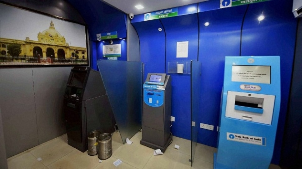दिल्ली: नहीं तोड़ पाए मशीन तो 30 लाख सहित पूरा ATM ही ले उड़े चोर
