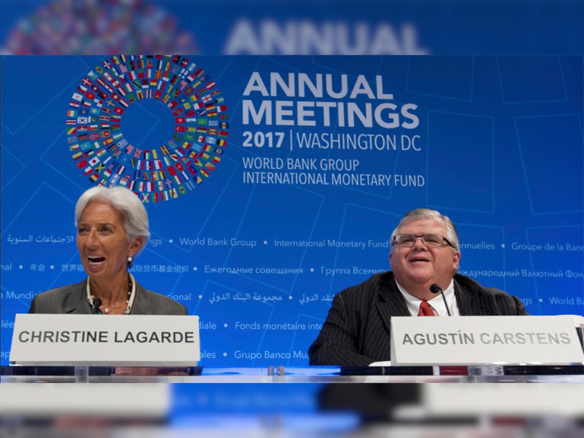 वॉशिंगटन में प्रेस कॉन्फ्रेंस के दौरान IMF प्रमुख क्रिस्टीन लेगार्ड (बाएं) और साथ में बैंक ऑफ मैक्सिको के गवर्नर ऑगस्टिन. (PTI/15 Oct, 2017)