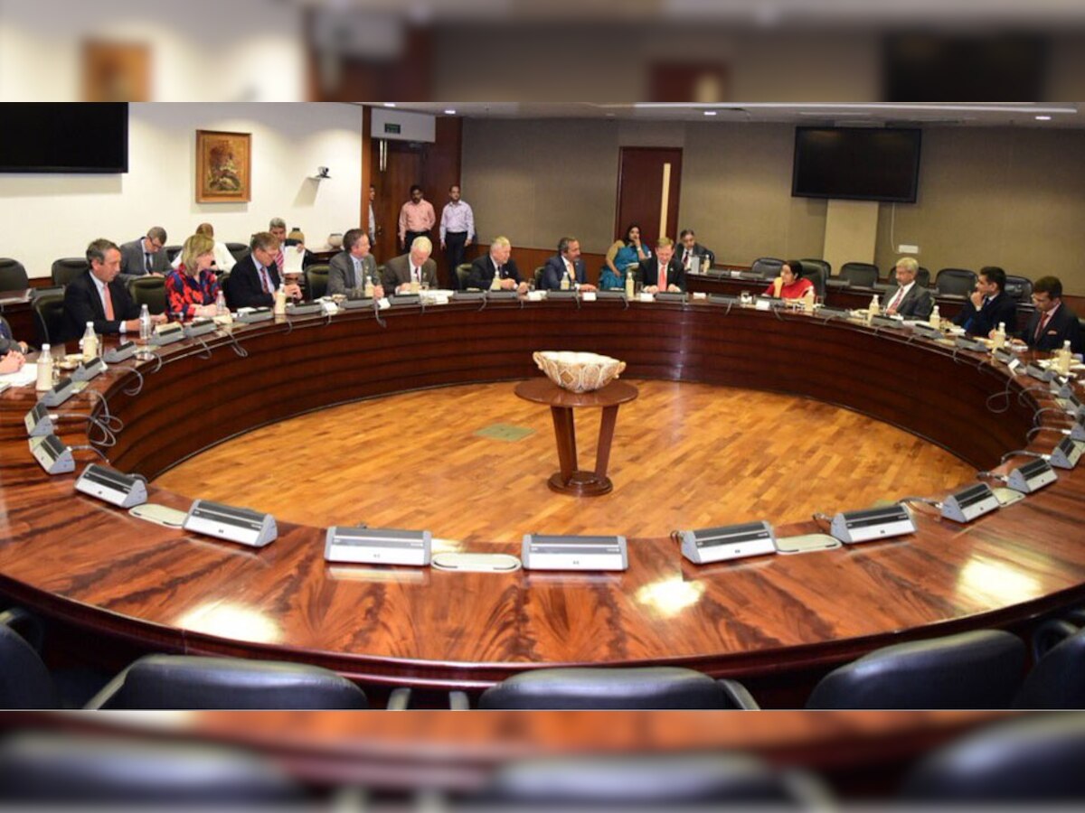 विदेश मंत्री सुषमा स्वराज ने अमेरिकी कांग्रेस के नौ सदस्यीय शिष्टमंडल से मुलाकात के दौरान एच1बी वीजा के मुद्दे को गहरी चिंता के विषय के रूप में उठाया  (फोटोः एएनआई)