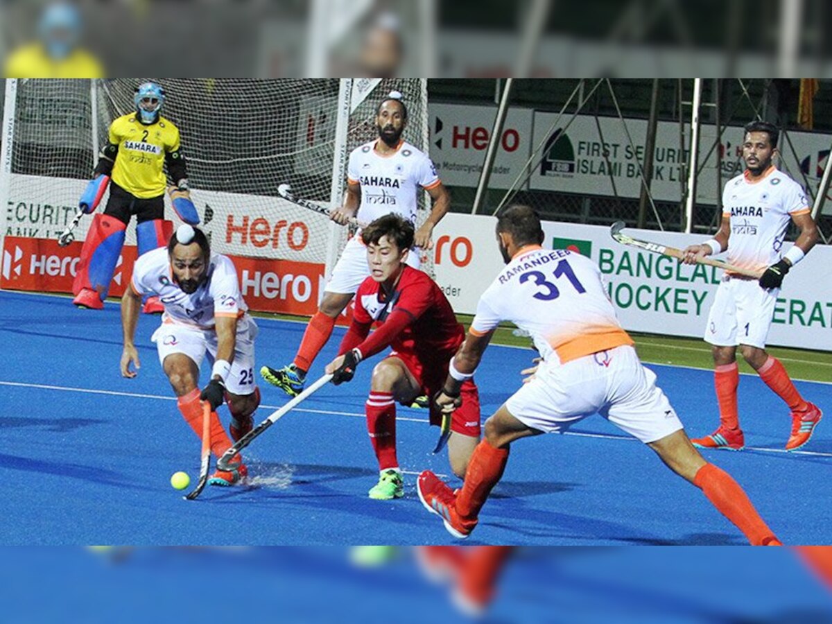 दसवें पुरुष एशिया कप हॉकी टूर्नामेंट में मैच के दौरान भारत और कोरिया के खिलाड़ी. (Hockey India‏/Twitter)