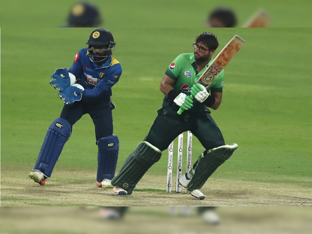 चौथे वनडे में एक्शन के दौरान पाकिस्तान और श्रीलंका के खिलाड़ी. (ICC/Twitter/20 Oct, 2017)