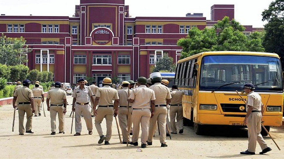 गुड़गांव के 135 स्कूल सुरक्षा संबंधी स्व प्रमाणपत्र सौंपने में नाकाम गुड़गांव के 135 स्कूल सुरक्षा संबंधी स्व प्रमाणपत्र सौंपने में नाकाम