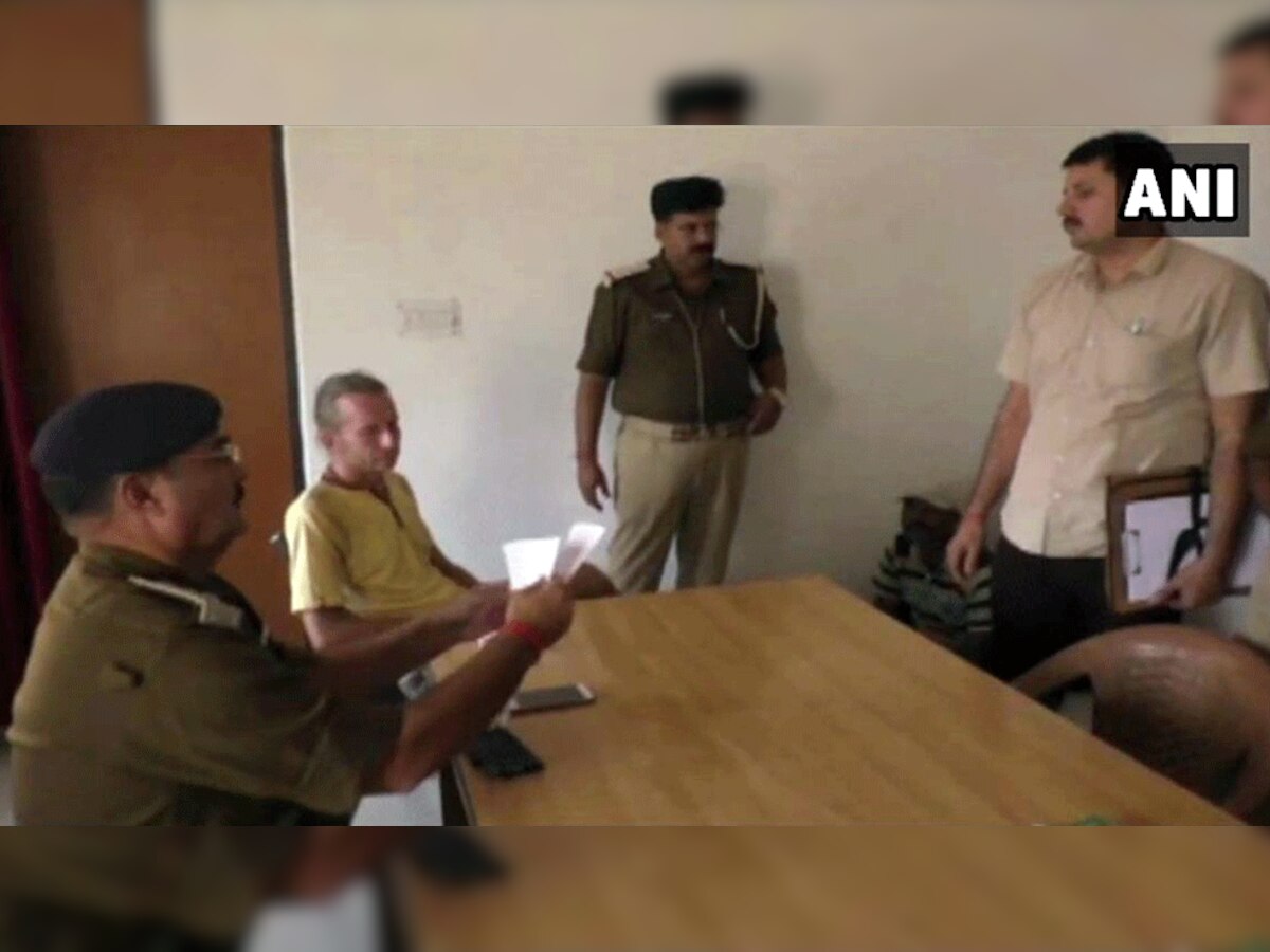 सोनभद्र में जर्मन नागरिक की पिटाई के आरोप में पुलिस ने अमन यादव नामक शख्‍स को गिरफ्तार किया है. (फोटो साभार ANI)