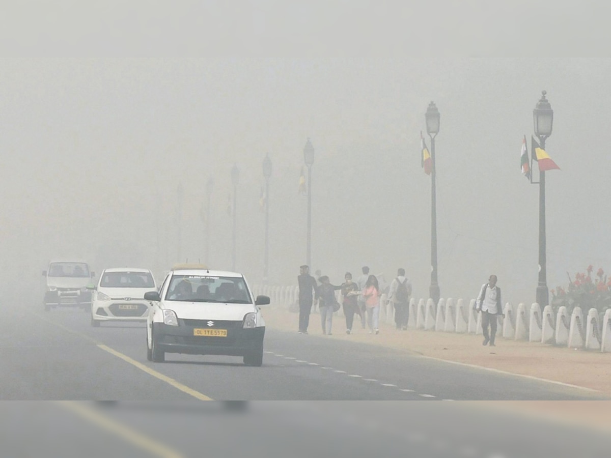  सीपीसीबी ने सोमवार सुबह 10 बजे तक वायु गुणवत्ता की स्थिति ‘बेहद गंभीर’ दर्ज की जिसका मतलब है कि प्रदूषण बहुत ज्यादा बढ़ गया है. (फोटो साभार - PTI)