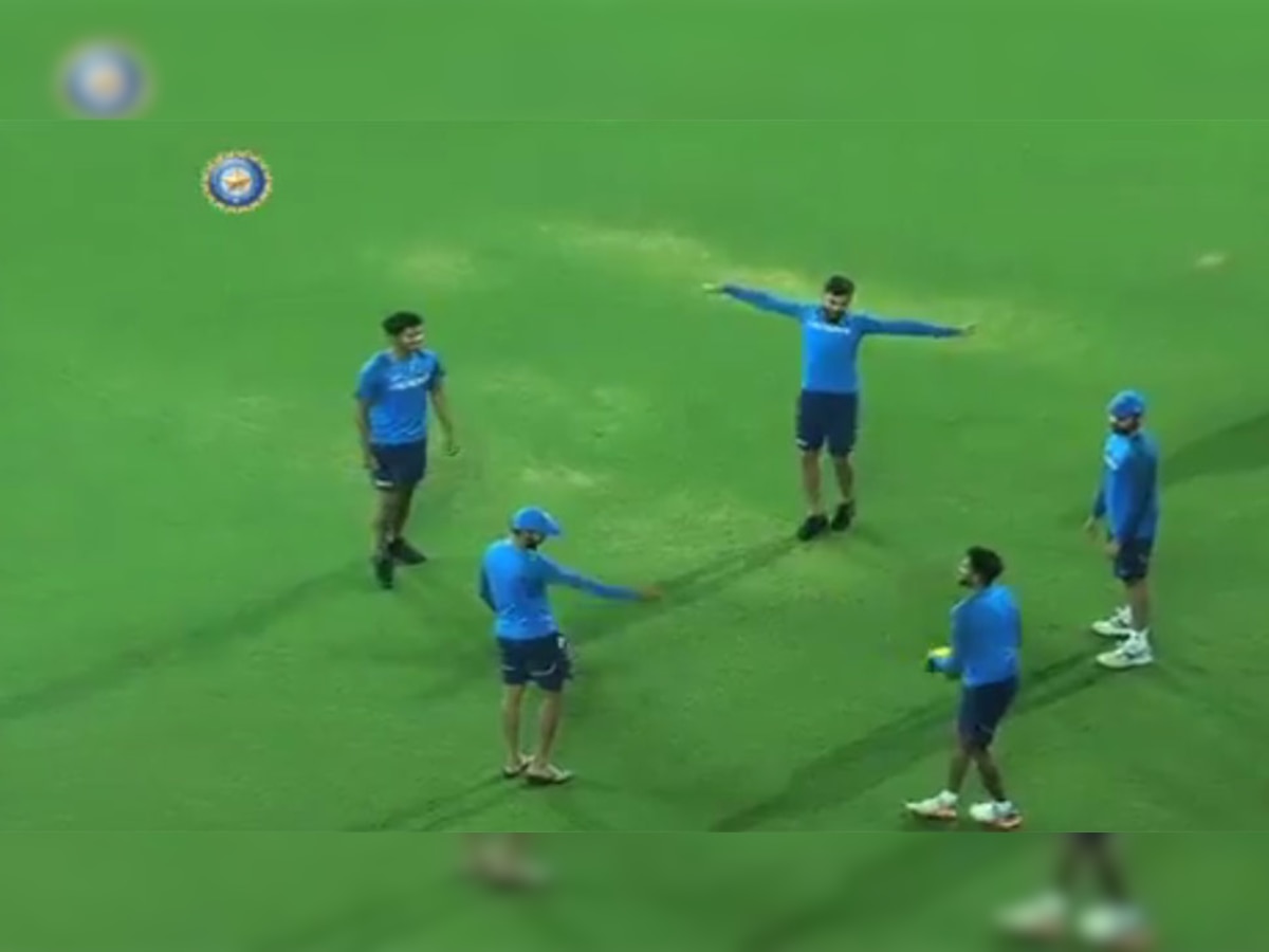 जब मैदान पर फुटबॉल खेलने लगी टीम इंडिया (Screen Grab)