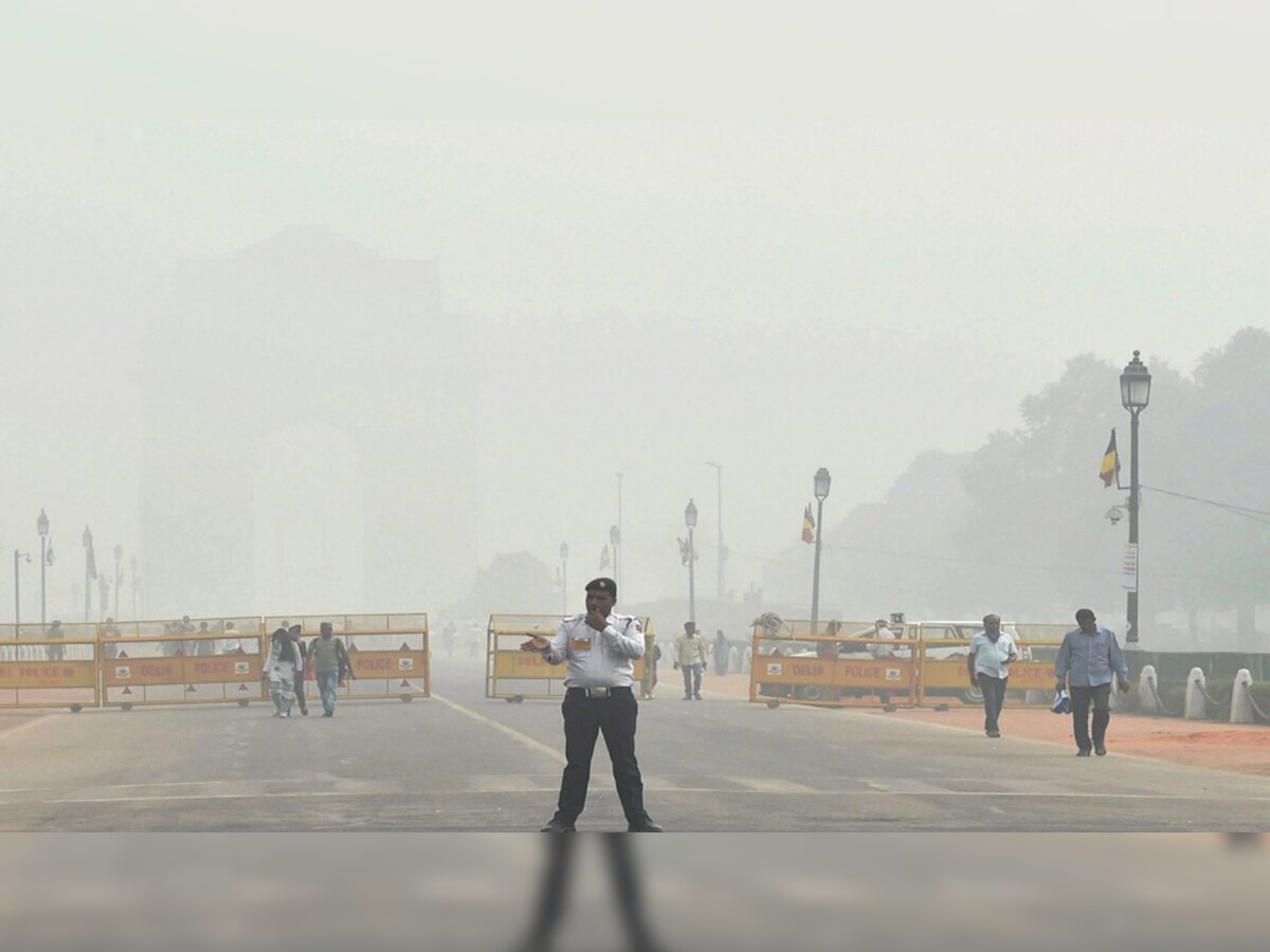 दिल्ली में मंगलवार को धुंध छाई रही. (फोटो साभार - PTI)