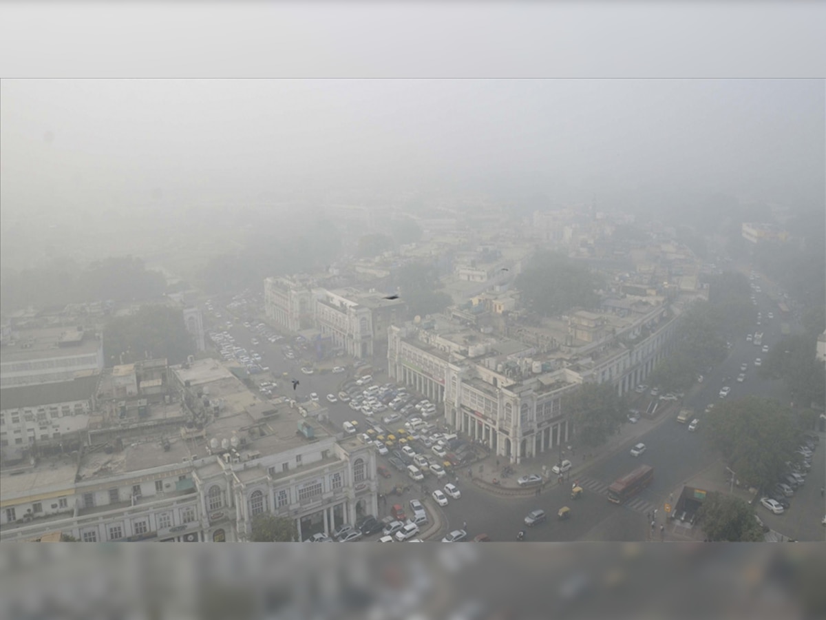 बुधवार को लगातार दूसरे दिन दिल्ली पर धुंध छाई रही.  (फोटो साभार - IANS)