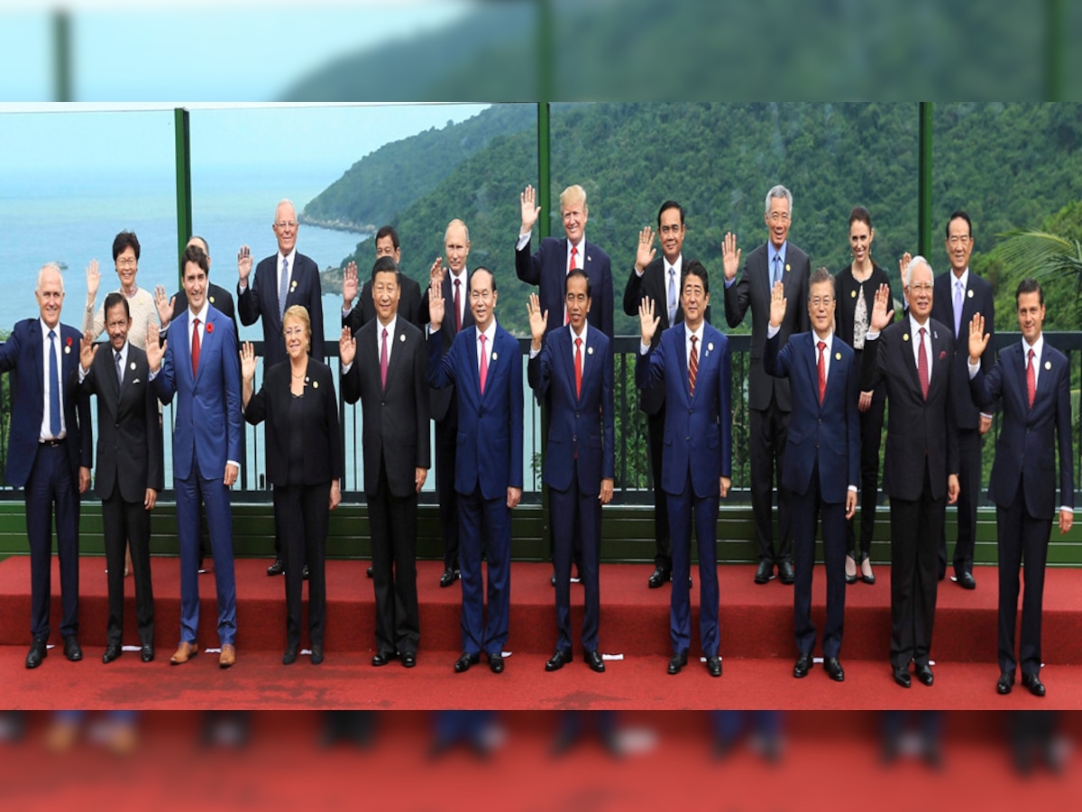 एशिया-प्रशांत आर्थिक सहयोग शिखर सम्मेलन में शामिल राष्ट्र नेताओं की सामूहिक तस्वीर. (PTI/11 Nov, 2017)