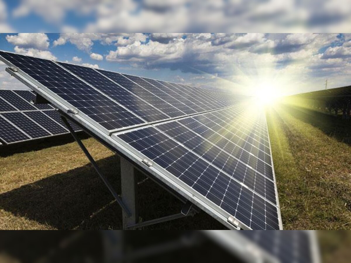 सौर ऊर्जा के क्षेत्र में मार्च 2018 तक 17,000 मेगावॉट क्षमता सृजित करने की योजना है. (फाइल फोटो)