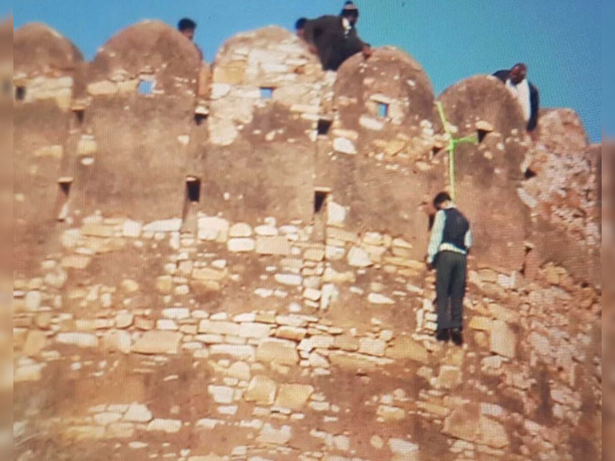चेतन की लाश जयपुर के नाहरगढ़ किले में लटकी हुई मिली थी 