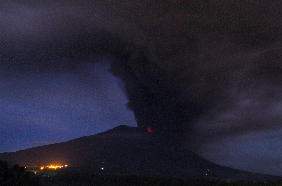 High Alert in Bali After Mount Agung Volcano Erupting High Alert in Bali After Mount Agung Volcano Erupting