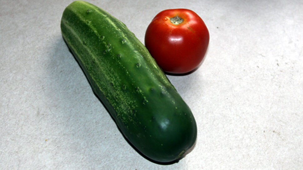 never eat cucumbers and tomatoes together टमाटर और खीरे से जुड़ी ये