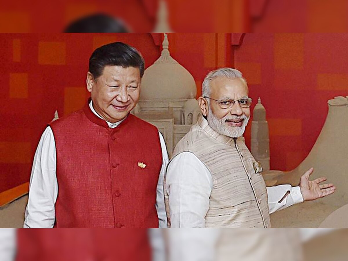 चीन के राष्ट्रपति और कम्युनिस्ट पार्टी के महासचिव शी जिनपिंग भारत के प्रधानमंत्री और बीजेपी नेता नरेंद्र मोदी के साथ. तस्वीर साभार: PTI फाइल
