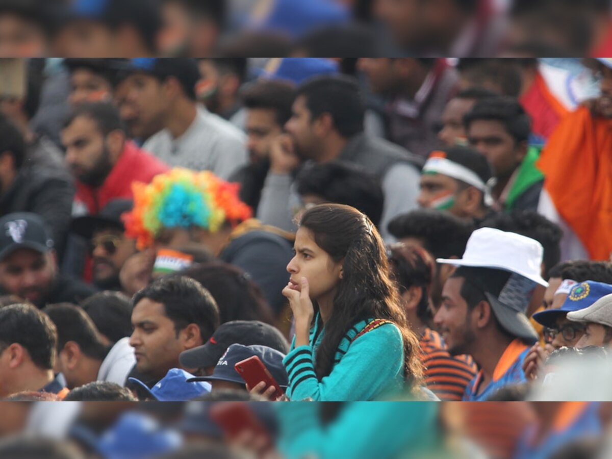 कम स्काेर का मैच होने के कारण भारतीय फैंस को निराशा हुई. photo : IANS 