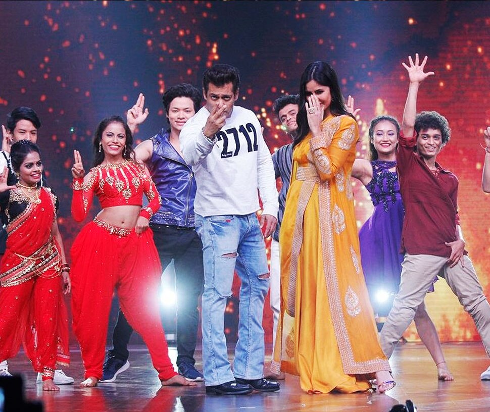Salman Khan dancing on Chikni Chameli with Katrina Kaif at Dance India