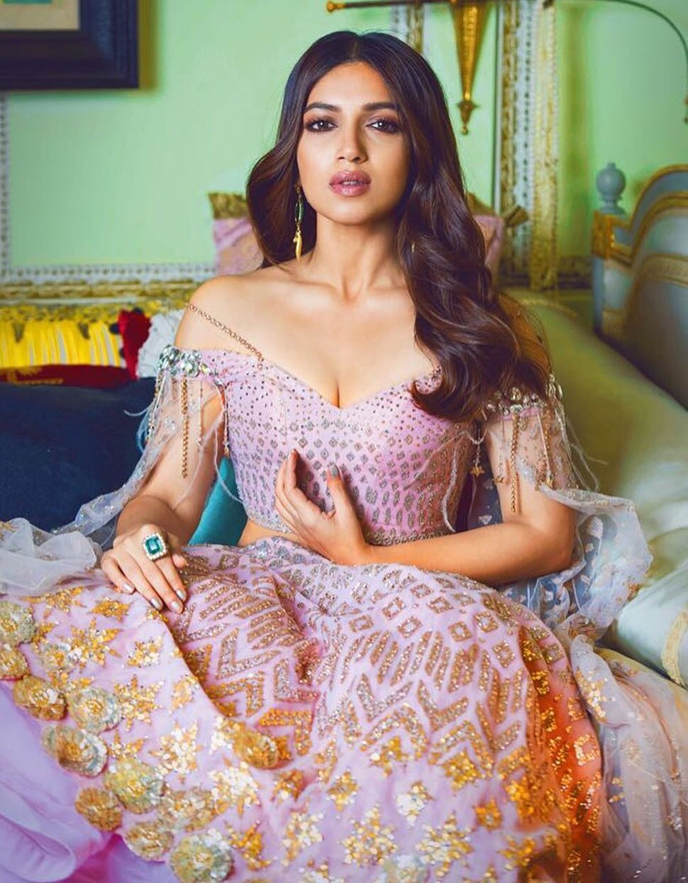 latest Hot pics of bhumi pednekar of New Photoshoot | दुल्‍हन के अवतार