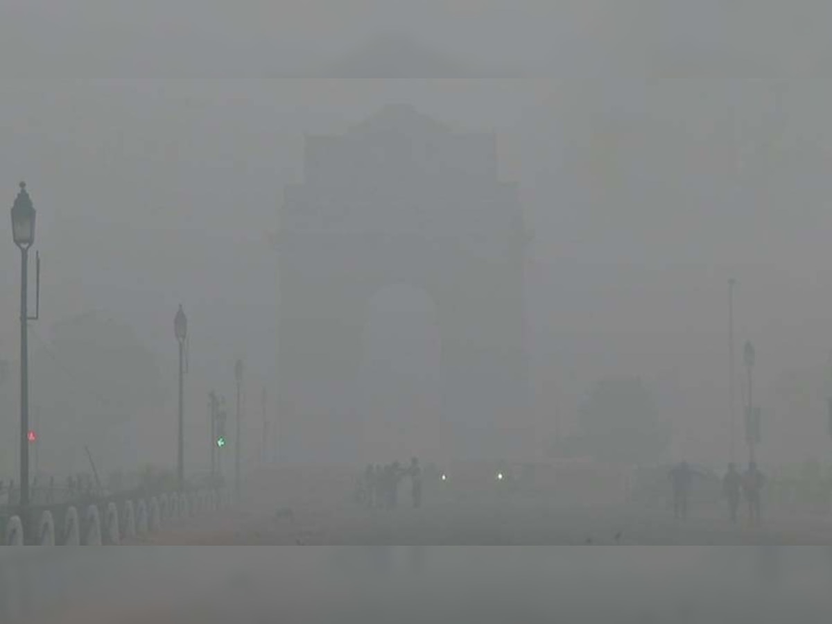 एनसीआर में धुंध ने किया क्रिसमस की सुबह का स्वागत, घने कोहरे में नजर आई दिल्ली (प्रतीकात्मक तस्वीर)