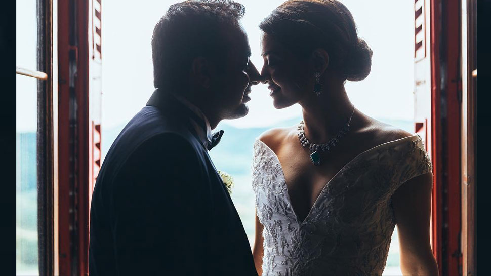 INSIDE PICS Surveen Chawla’s wedding to Akshay Thakker was a dreamy affair INSIDE PICS Surveen Chawla’s wedding to Akshay Thakker was a dreamy affair