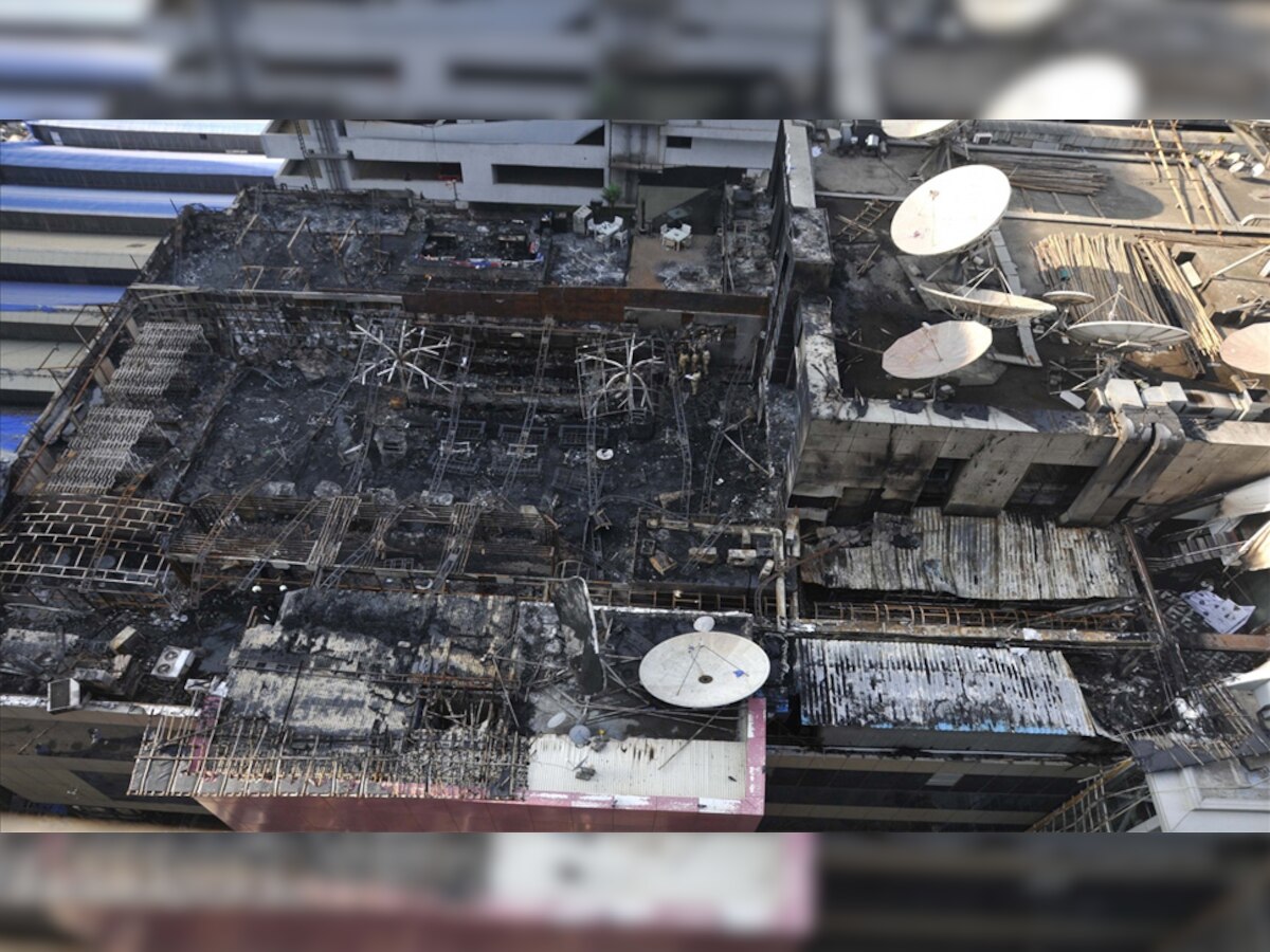  29 दिसंबर को कमला मिल परिसर में ‘1 अबव’ पब की छत पर लगी भीषण आग में 14 व्यक्तियों की मौत हो गई थी. (फाइल फोटो - साभार IANS)