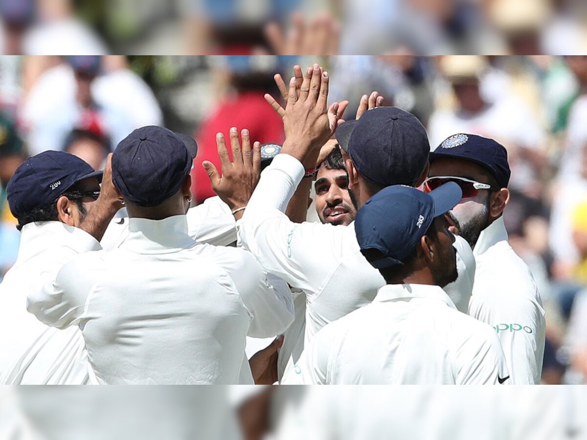 भुवनेश्वर कुमार ने टेस्ट मैच में गेंदबाजी की शुरुआत की. फोटो : बीसीसीआई 