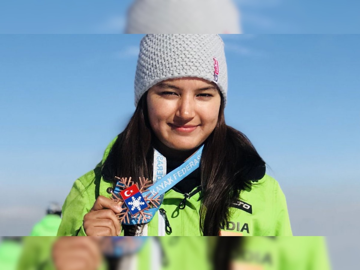 आंचल ठाकुर ने स्कीइंग में भारत को दिलाया पहला मेडल (PIC : TWITTER)