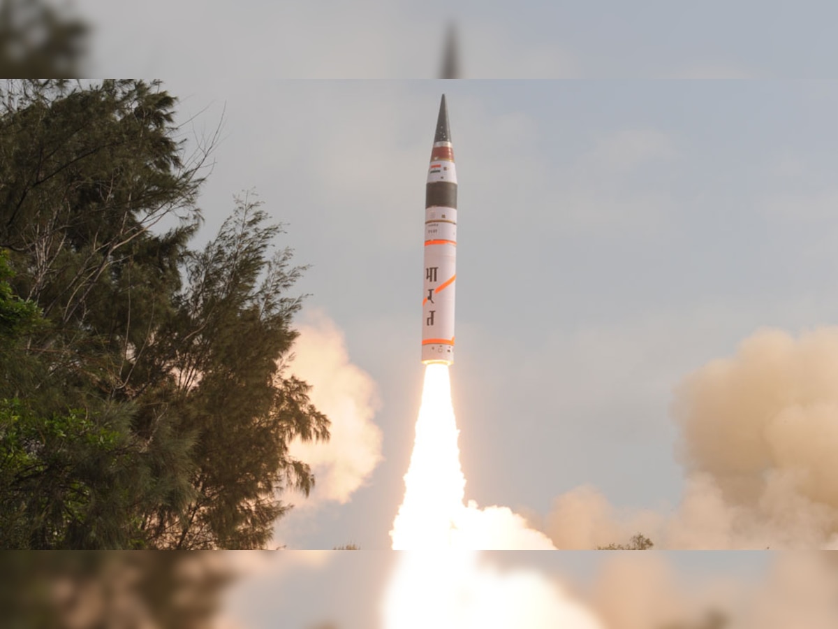 भारत ने परमाणु हथियार ले जाने में सक्षम अग्नि-5 बैलिस्टिक मिसाइल का गुरुवार को ओडिशा में सफल परीक्षण किया. (फाइल फोटो)